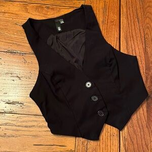 Fitted cropped vest